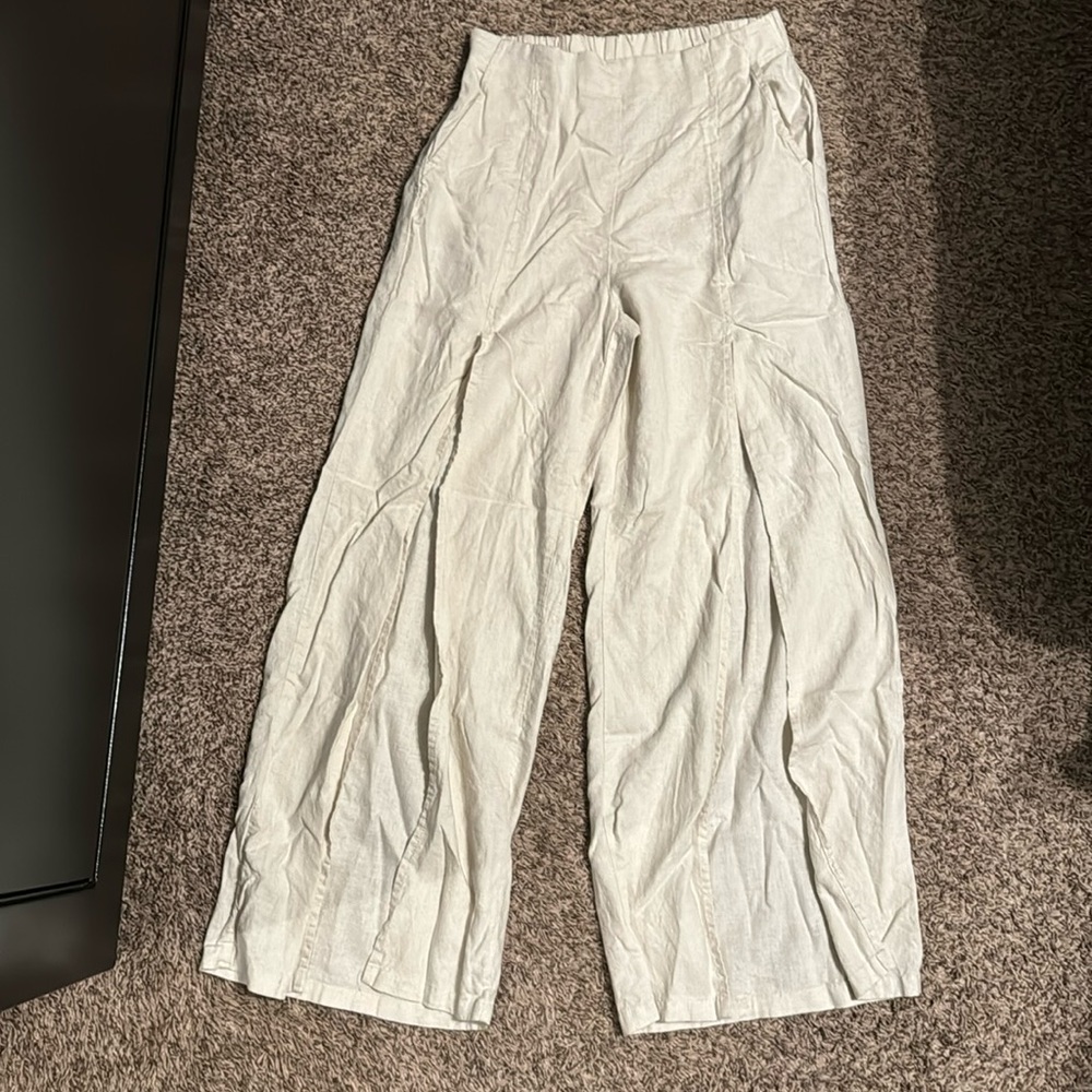 Happily Grey brand linen split legs pants! Size Medium